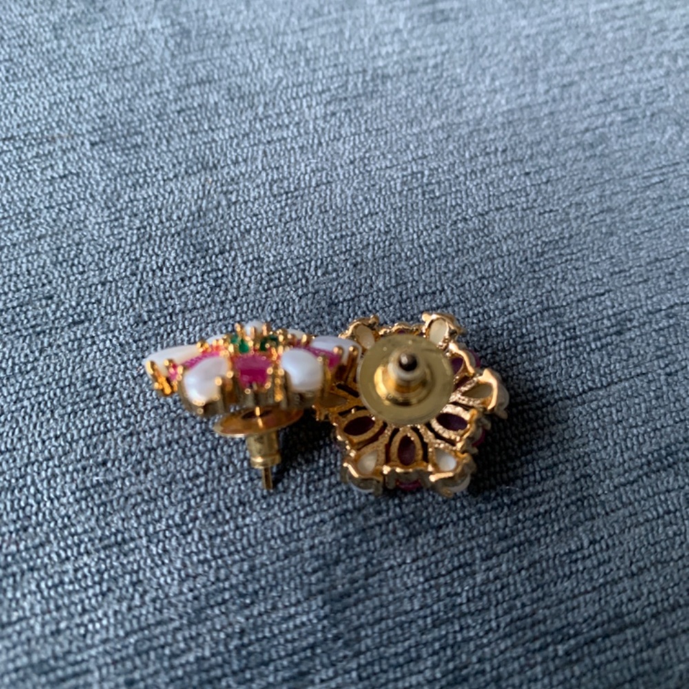 Green studs - Picture 3 of 3